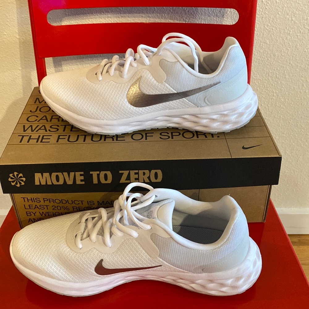Nike Women’s Revolution 6 NN white running shoes 10.5